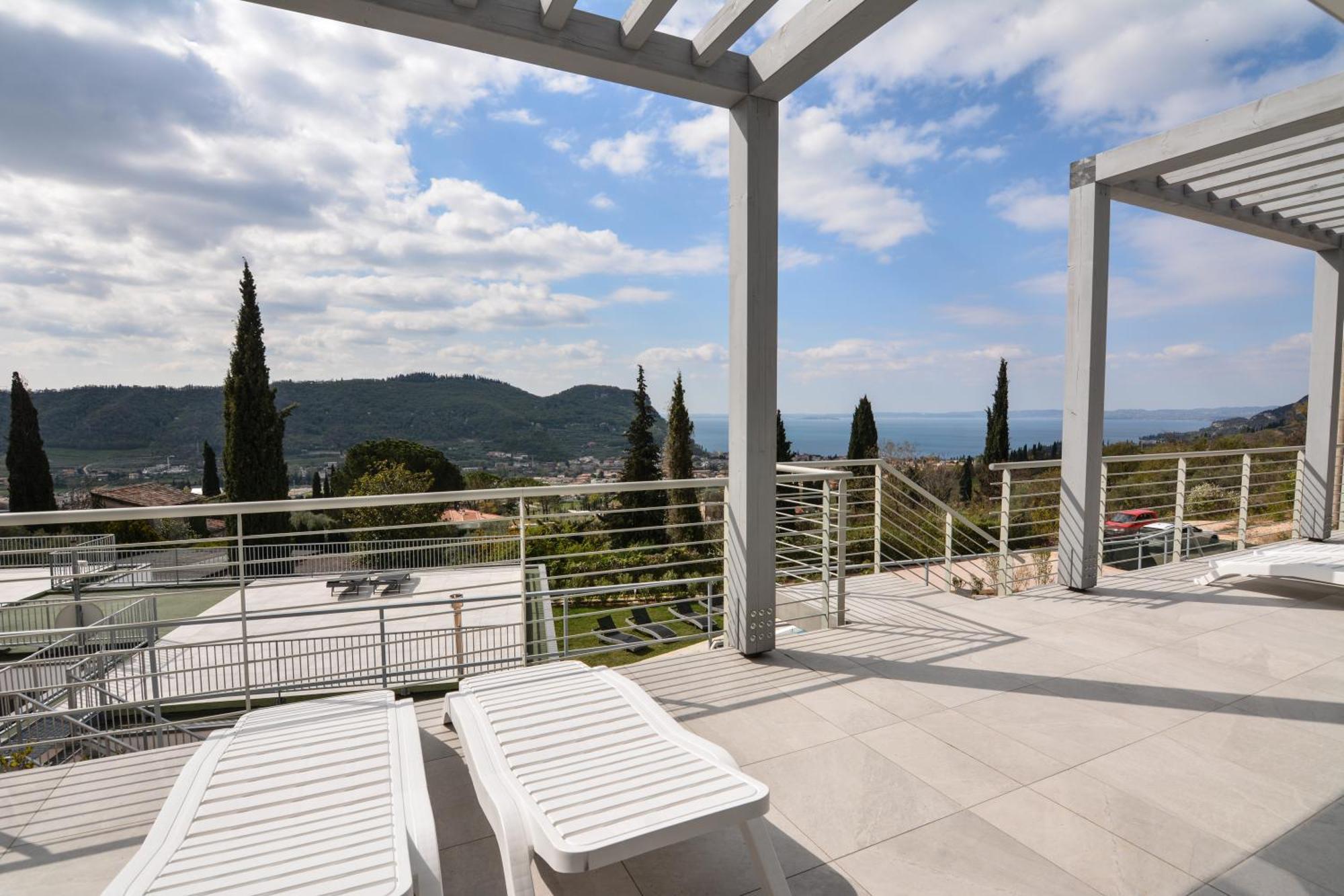 Sunset Lodge - Enjoy Holiday Garda  Exterior foto
